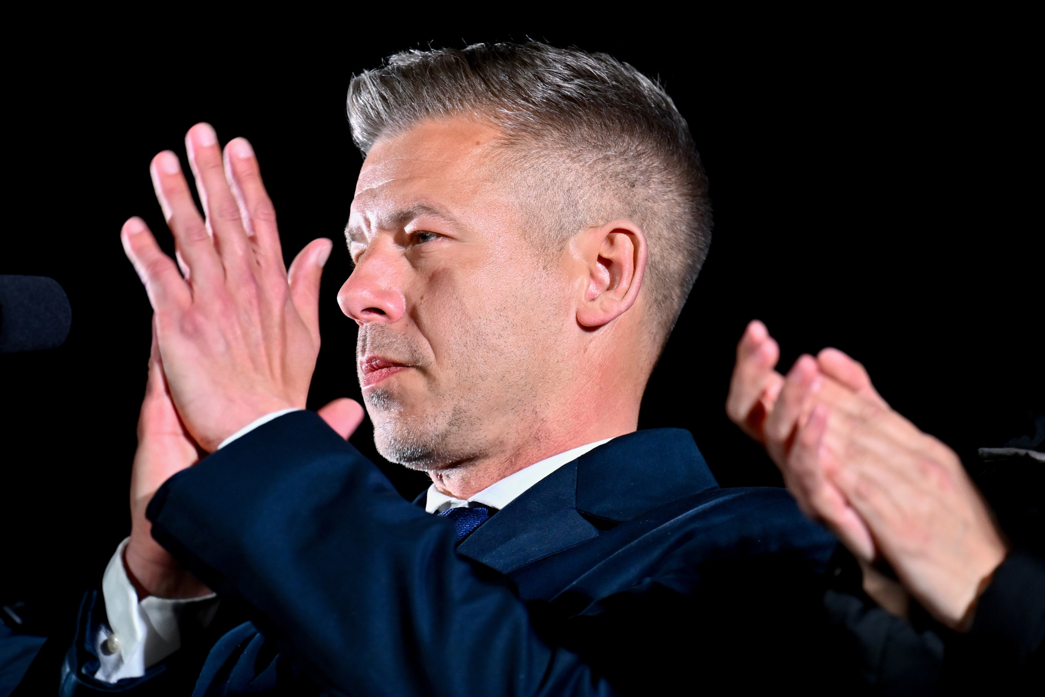 Reaktionen auf Wahl in Ungarn: Von der Leyen, Macron und Merz feiern Magyars Sieg über Orban