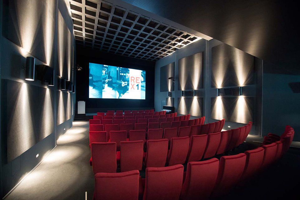 ...doch im Inneren strahlt ist das Ciné Rex in neuem Retro-Glanz.