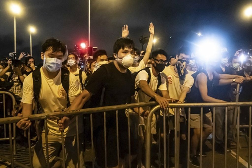 Manifestants chassés à coups de matraque