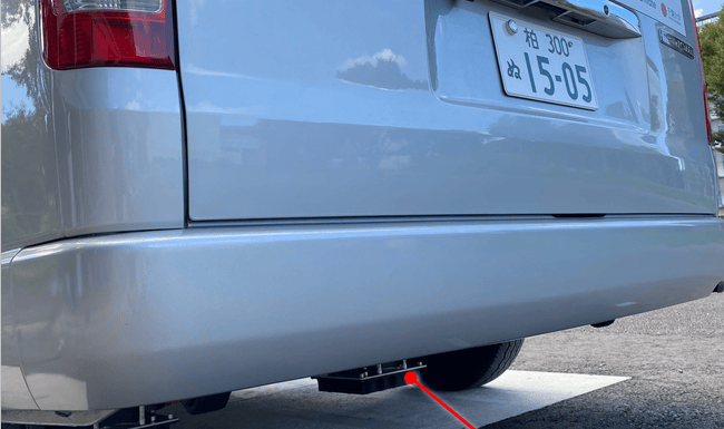 Mittels spezieller Sensoren können Elektroautos oder Plug-in-Hybride den Strom aus den Ladespulen im Strassenbelag aufnehmen. Bis zu einem Kilometer Reichweite könne man pro Sekunde hinzugewinnen.