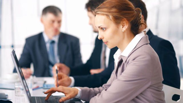 Il reste un différentiel salarial de 7% soit 278 francs par mois entre les hommes et les femmes, pour lequel les chercheurs n'ont pu trouver aucune explication.