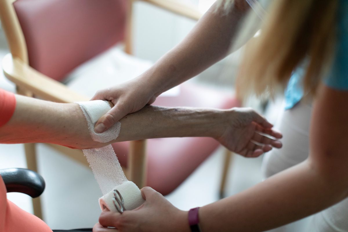 Les coûts de la santé se placent en tête des inquiétudes de la population suisse. 