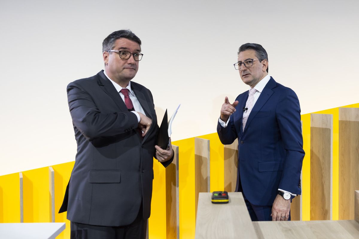 Roberto Cirillo, patron de la Poste suisse et Christian Levrat, président du Conseil d'administration de la Poste