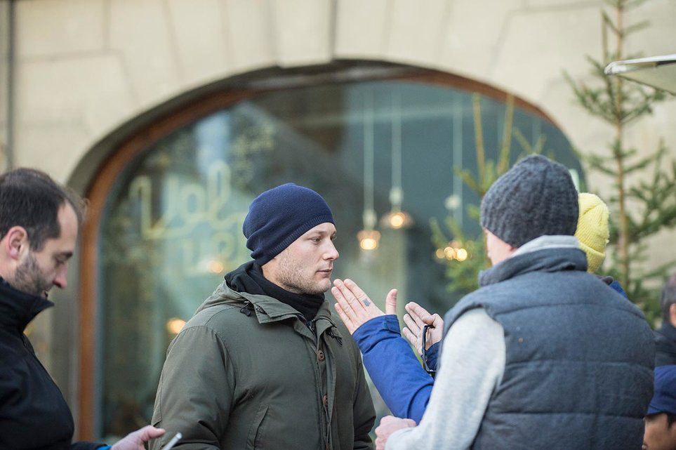 Der Berner Filmemacher Jan Mühlethaler unterstützt die indonesische Filmcrew. 