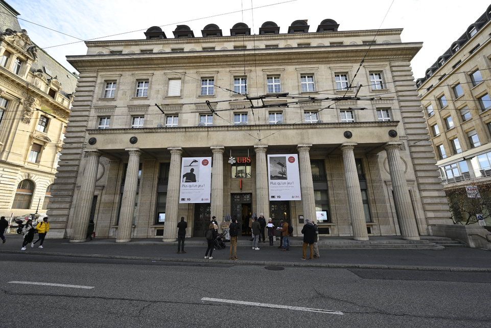 UBS occupée par des activistes du climat Tribune de Genève