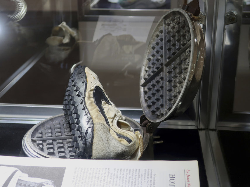 Moon Shoe» aus dem Jahr 1972: Sammler zahlt 438'000 Dollar für Nike-Sneakers  - 20 Minuten