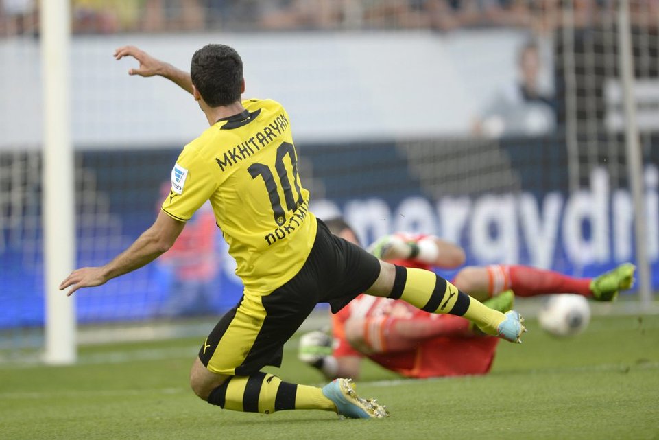 Beim 4:1-Testspielsieg gegen den FC Luzern bezwingt der neue Dortmund-Star Keeper David Zibung. 