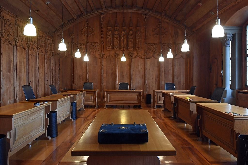 Immerhin lockt der Poker um die Direktionen