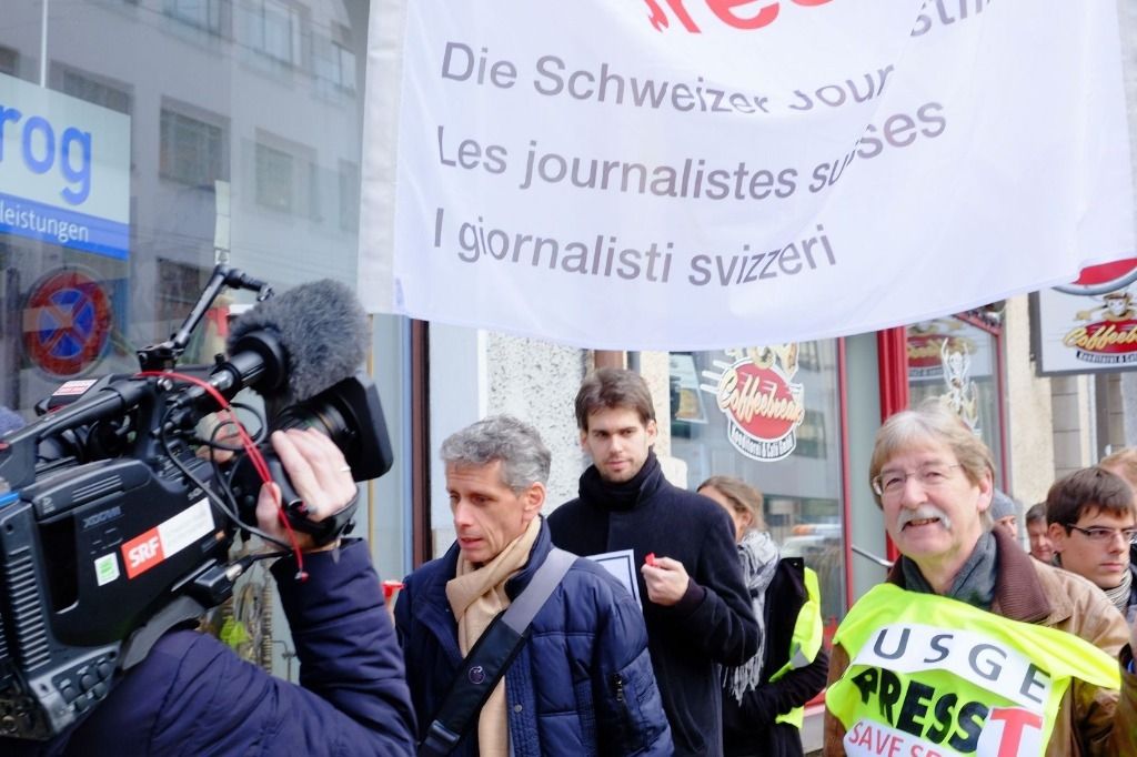 Les journalistes d'agence en Suisse débraient