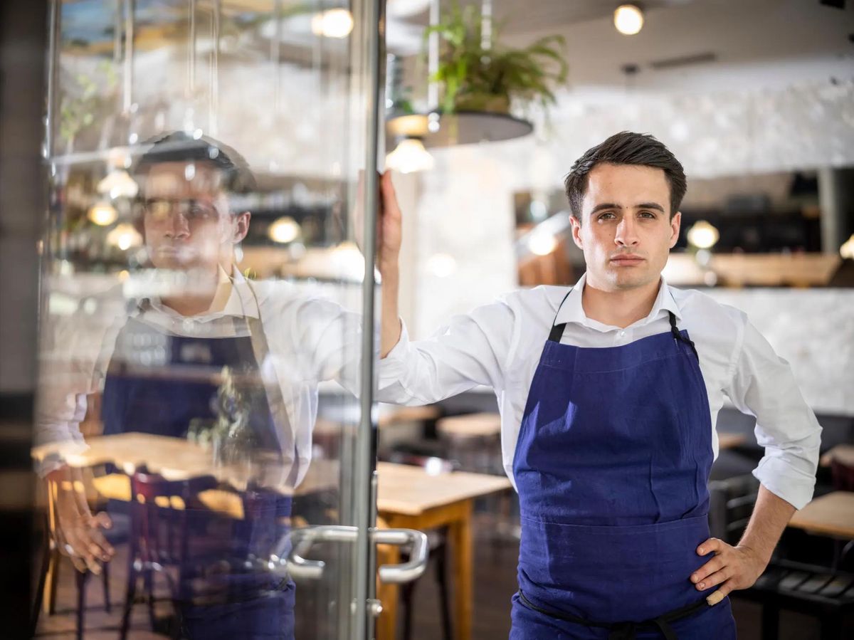 Jonas Bolle, chef du restaurant Le Naturlich à Genève:  «Nous sommes fermés les samedis et les dimanches, c’était une volonté avant même l’ouverture et nous nous sommes organisés en fonction.»