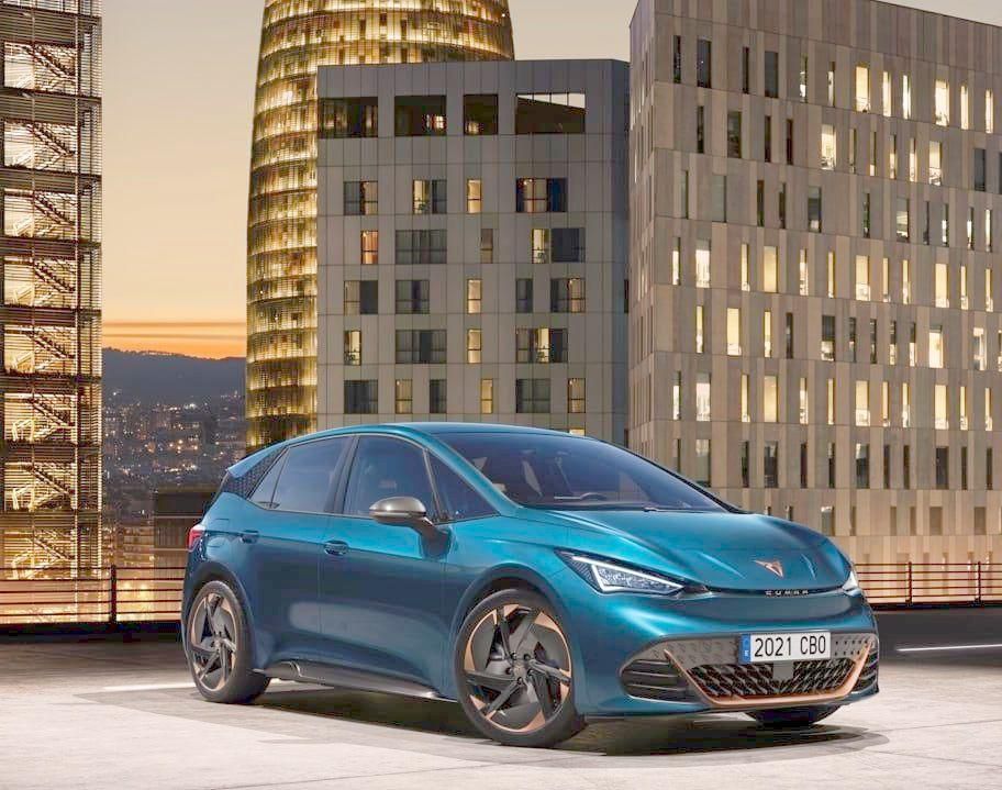 La Cupra Born se distingue par sa ligne très élégante. 