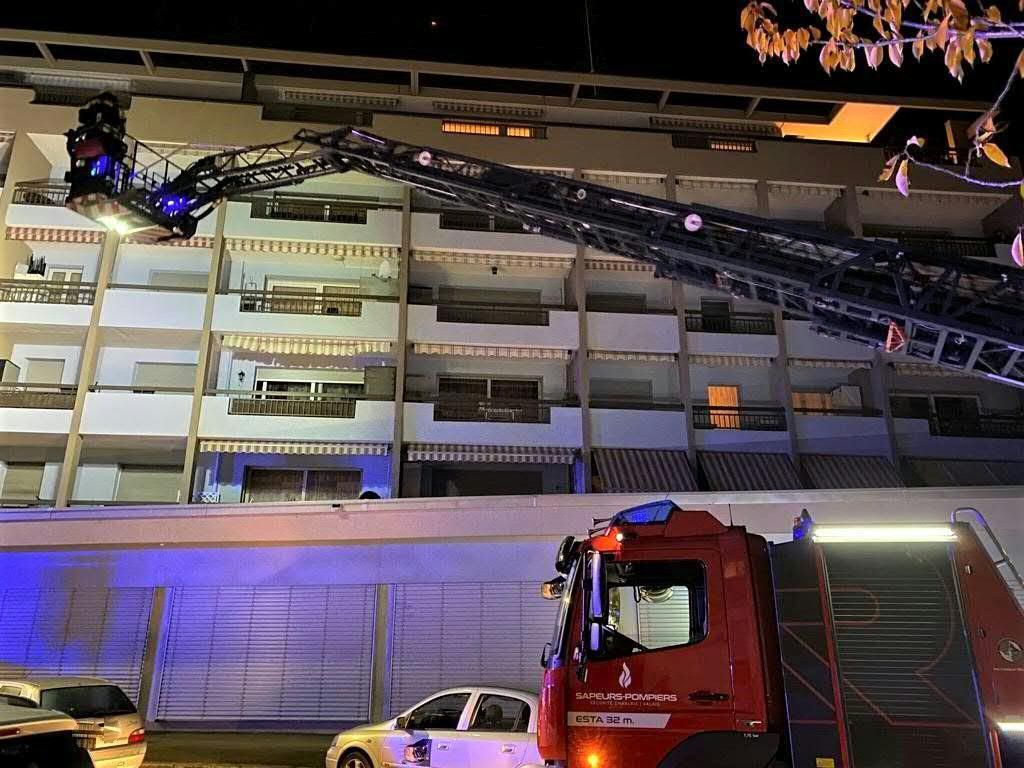 L'incendie s'est déclaré dans la nuit de jeudi à vendredi dans un immeuble à Monthey.