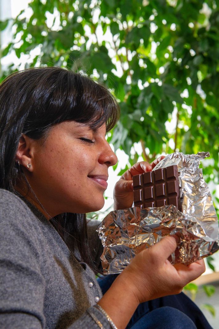 Stéphanie Mermet commercialise «son» chocolat en Suisse et rêve d’y ouvrir une boutique. Elle travaille aussi dans une ONG à Epalinges,