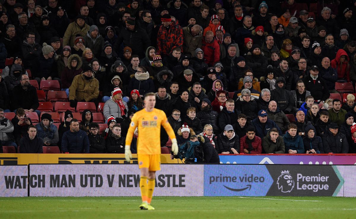 La publicité, derrière le gardien, témoigne de la progression des géants du streaming. Amazon Prime Video y rappelle que la chaîne diffuse des matches de foot en direct.