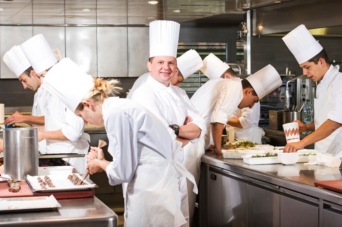 Franck Giovannini en 2017, alors qu’il était consacré meilleur cuisinier de l’année par Gault & Millau.