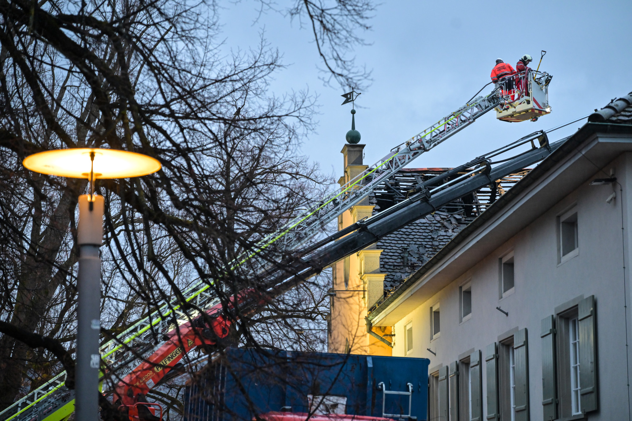 Detaillierter Einblick: So lief die Material­schlacht beim Freimaurer-Brand auf dem Lindenhof ab