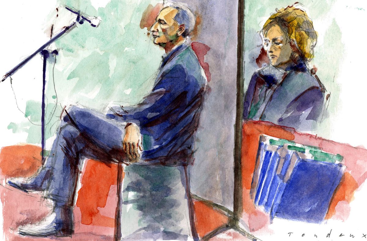 Tariq Ramadan lors de son interrogatoire et la plaignante derrière le panneau