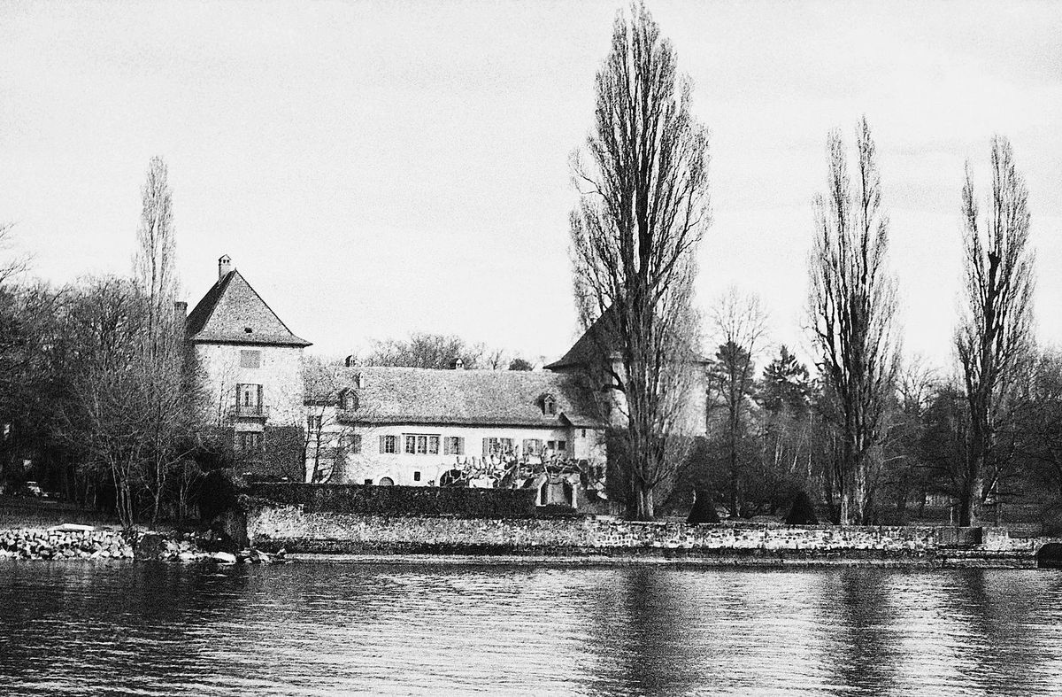 Le château de Bellerive vu du lac.
