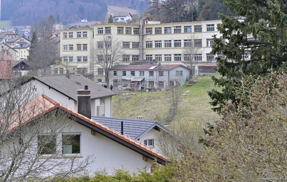C’est dans cet espace autogéré installé dans une dépendance de l’ex-usine Reuge que Mia et sa maman ont été retrouvées dimanche matin.
