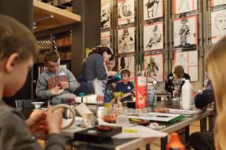 Lausanne, le 13 avril 2018. Pâkomuzé à la Maison d'Ailleurs. Atelier Recycl'art. (Photo Céline Michel )