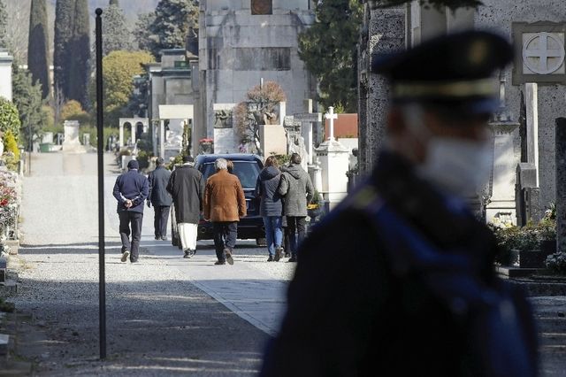 Cortège funèbre à Bergame, où au moins 460 personnes ont été tuées par le coronavirus.