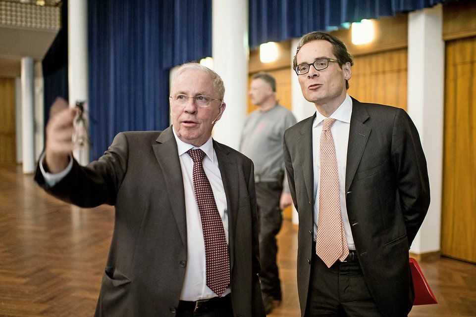 Roger Köppel est décrit comme le fils spirituel de Christoph Blocher.