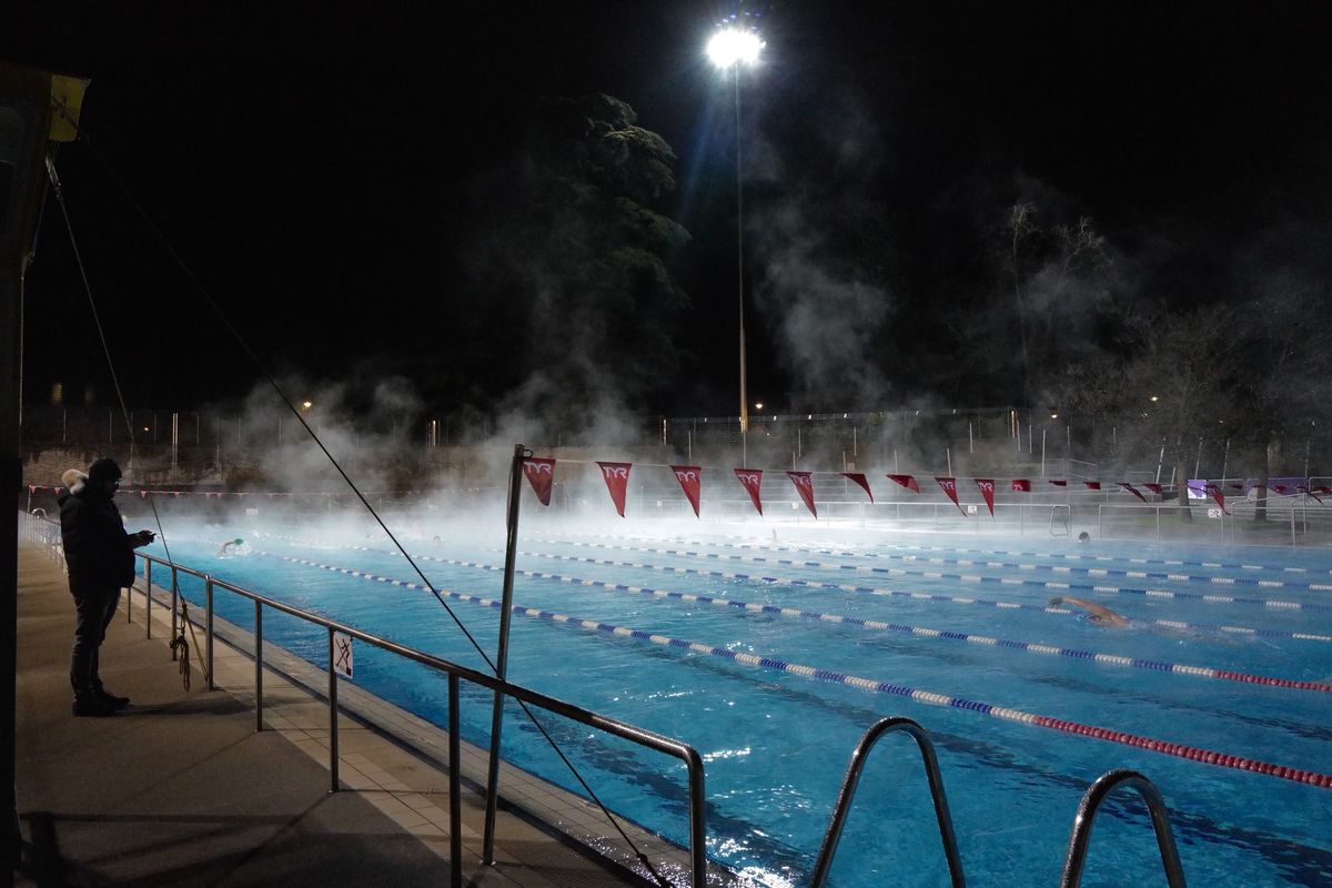 L'eau à 28 degrés, recouverture d'une petite brume de bains thermaux, c'est fini.