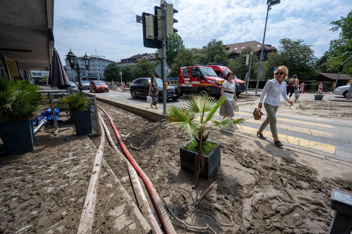 26 juin 2024     Vaud  MORGES    SUITE à l'orage ultra violent de hier soir une partie de la   la ville de Morges est remplie de boue   depuis l'embouchure de la Morges    Les Rives-de-la-Morges    et le début de l la Grand Rue  
    Photo Patrick Martin/24HEURES
