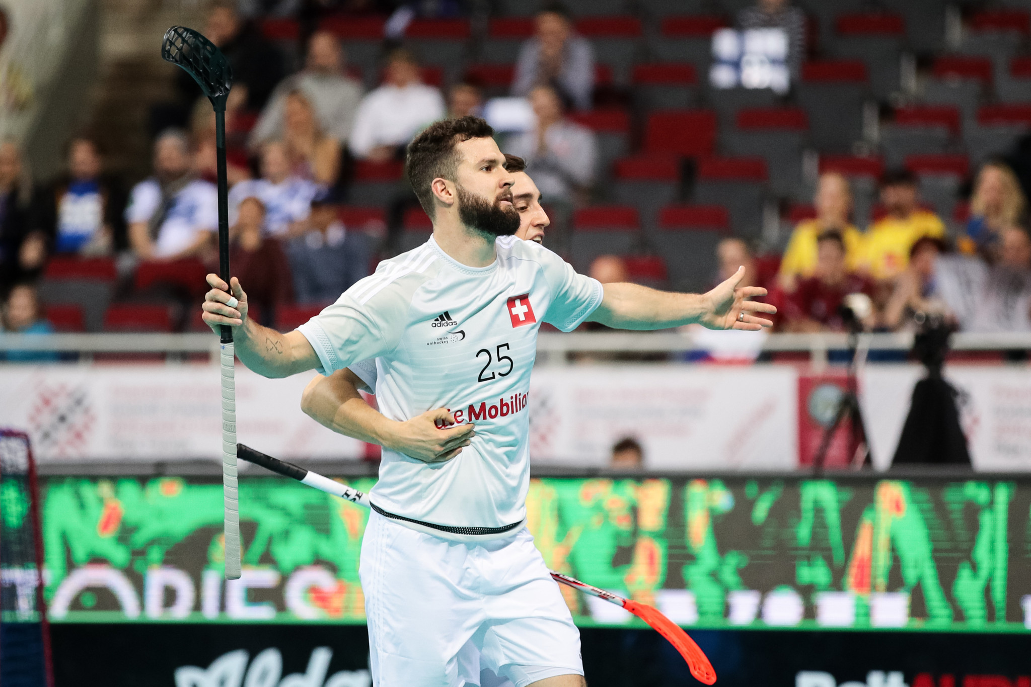 11.12.2016; Riga; Unihockey WM 2016 - Tschechien - Schweiz;
Christoph Meier und Manuel Maurer (SUI) jubeln nach dem Tor zum 3:5
(Claudio Thoma/freshfocus)