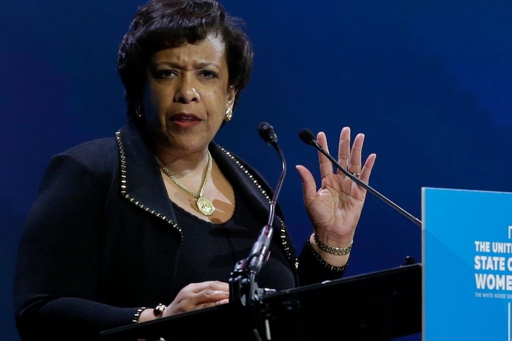 Emails d'Hillary Clinton La ministre de la Justice se met en retrait