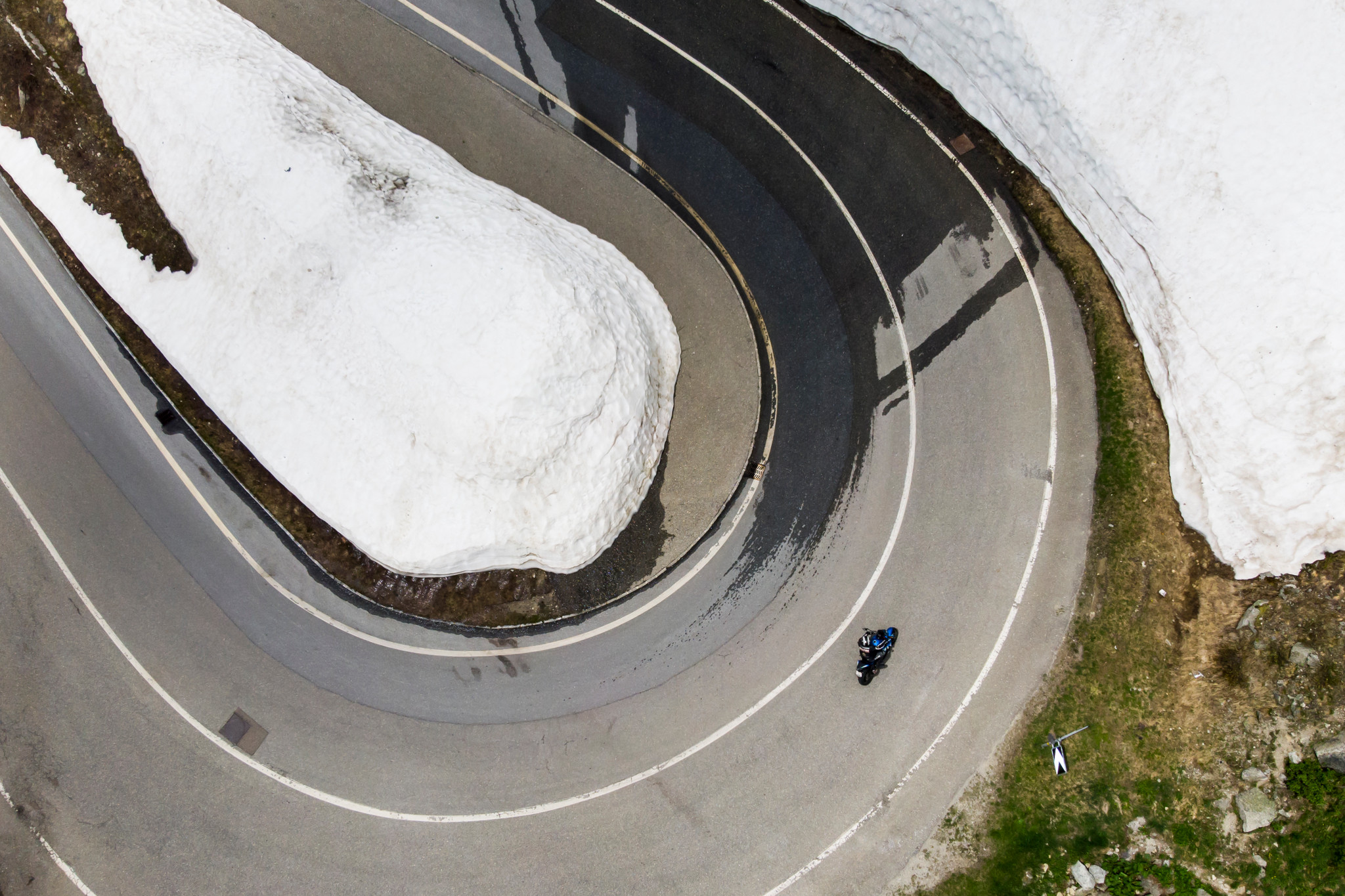 Météo en Suisse: La neige cause la fermeture de plusieurs cols dans les Alpes