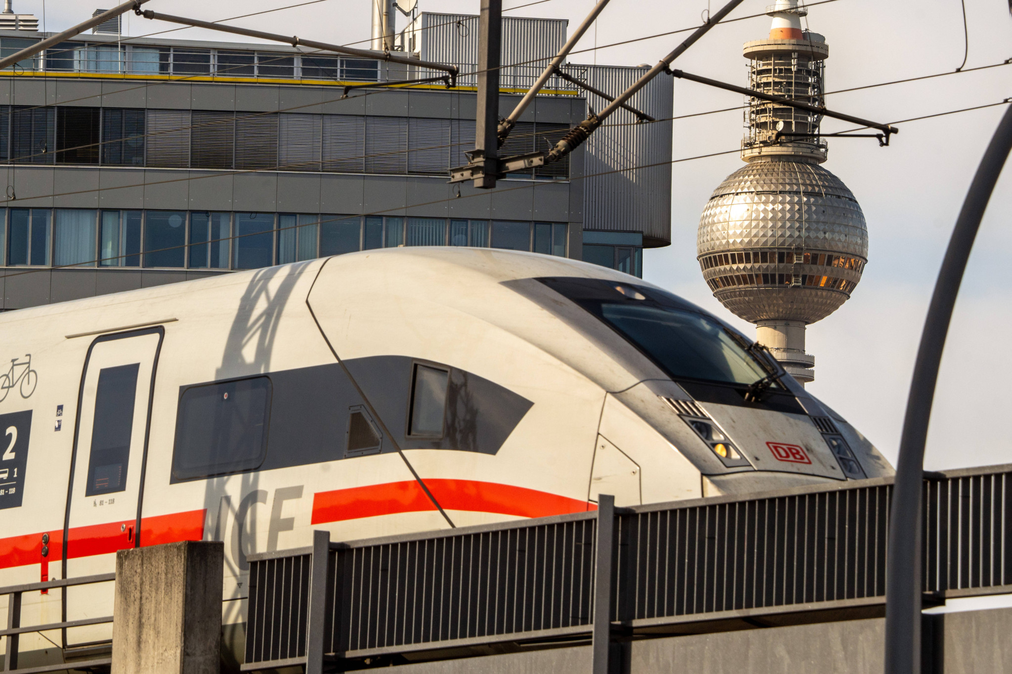 Bilanz auf den Schienen: Deutsche Bahn verzeichnet Milliardenverlust