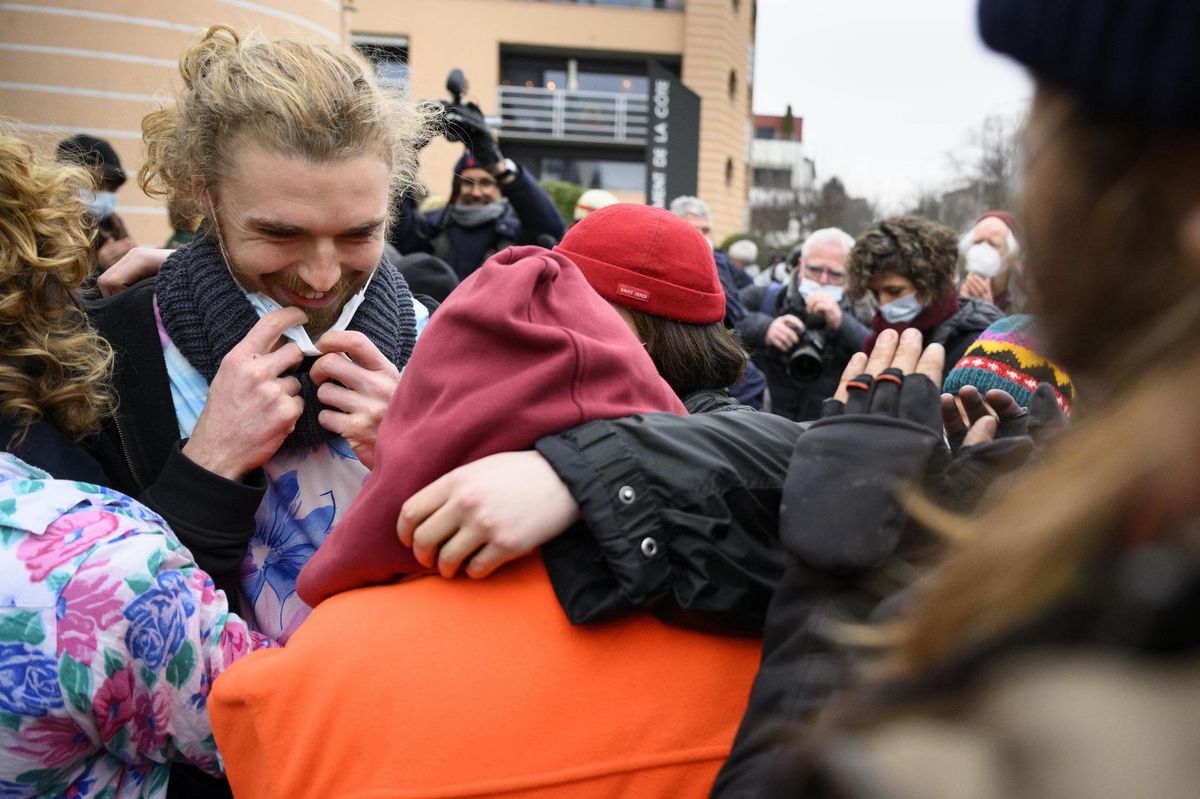 Chantant et dansant sur «Résiste» de France Gall, les militants du Mormont ont célébré lundi une «victoire d’étape», soit l’acquittement de la plupart des charges, devant le Tribunal de Nyon.
