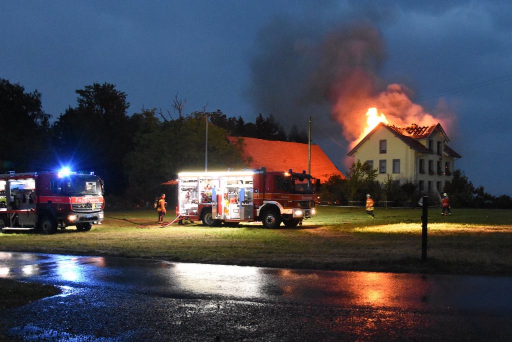La foudre met le feu à une maison à Muolen