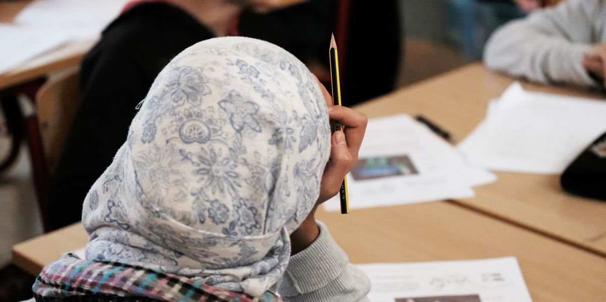 Austria: Headscarf ban for schoolgirls up to 14 years old passed