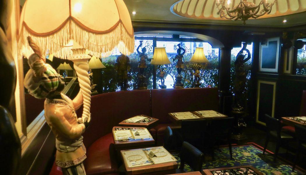 L’intérieur du restaurant «L’âge d’or»