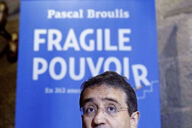 Le livre de Pascal Broulis est financé notamment par un banquier privé. «On croirait voir Hillary Clinton et ses conférences payées par Goldman Sachs», dénonce le socialiste Romain Pilloud.