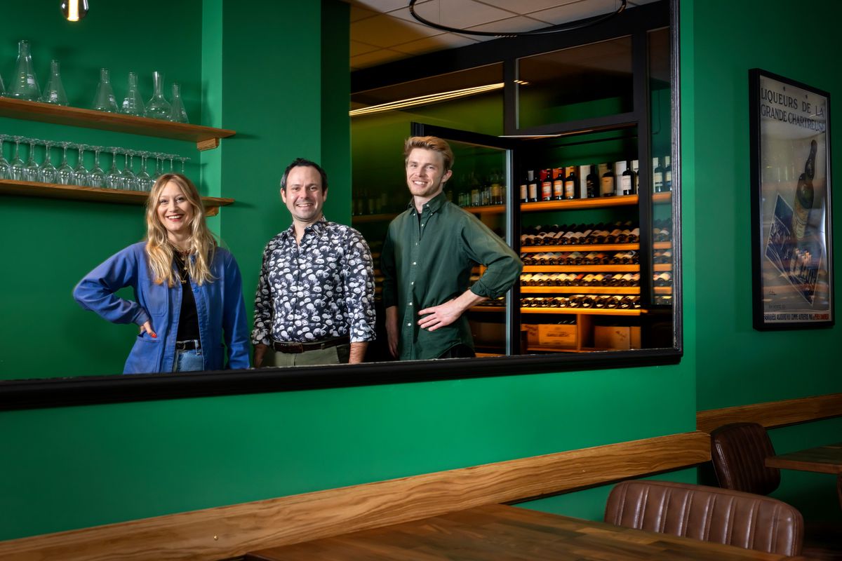Geneve, le 1er février 2024. Portrait de Jan Bertiaux et son equipe, au nouveau bar qui vient d ouvrir, l Epinard a la rue Dancet. © Magali Girardin