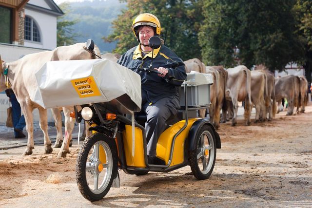 Mehr als zwei Milliarden Briefe stellt die Schweizer Post pro Jahr zu: Elektro-Dreiradroller der Post in Albisrieden. (24. September 2011)