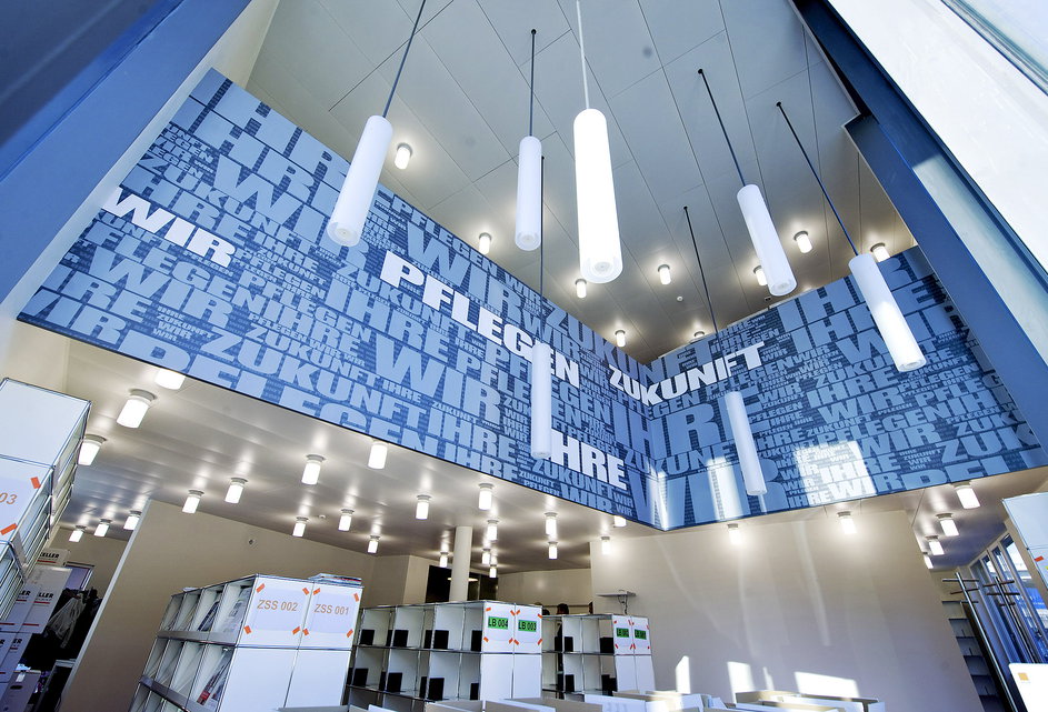 Die Bibliothek des Berner Bildungszentrums Pflege ist von aussen gut sichtbar.  