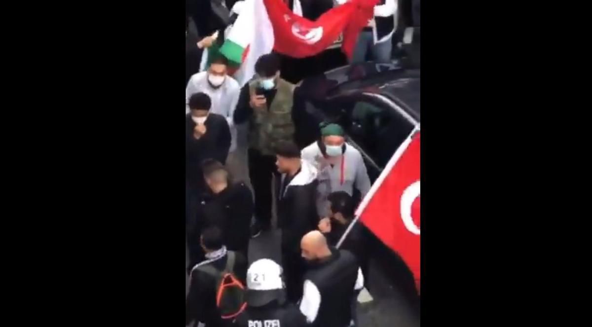 Grund für Messerlis Besorgnis war eine Demonstration in Gelsenkirchen (D), bei der vor einer Synagoge judenfeindliche Parolen skandiert wurden.