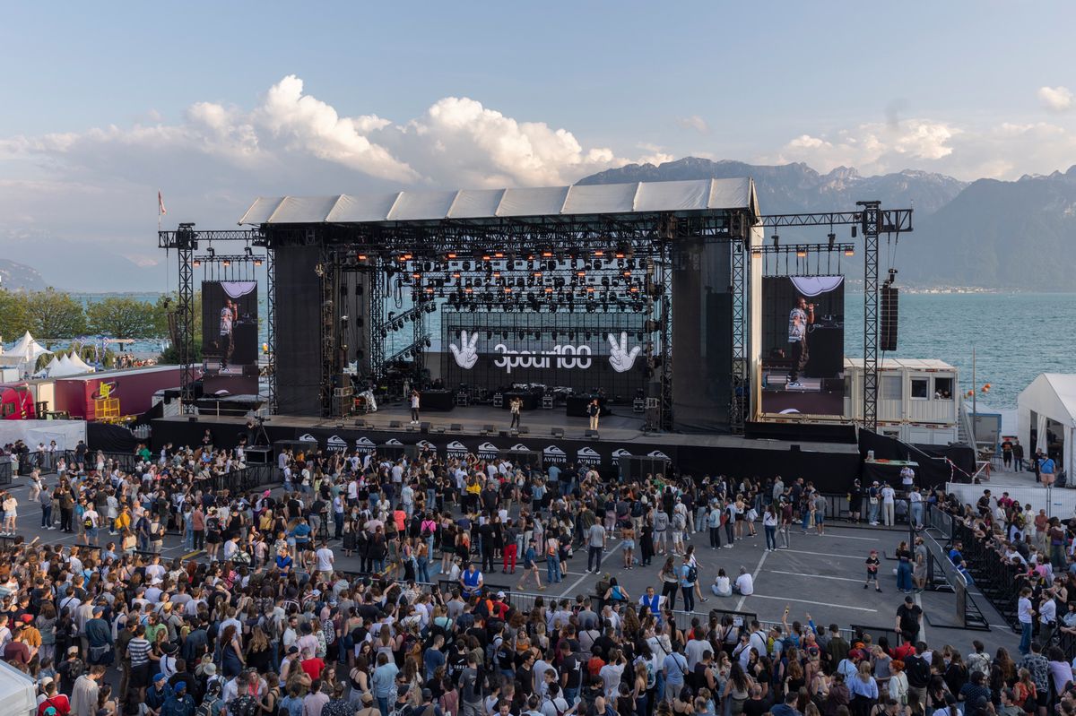 Vevey, le 8 juin 2023. Vibiscum Festival. Soirée HIP Hop carte blanche a Orelsan. Public et place du marché.. dile Meylan)