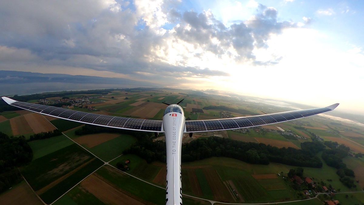 SolarStratos a atteint une altitude de 800 mètres au-dessus de la plaine broyarde, avant de rejoindre Payerne après vingt minutes de vol.