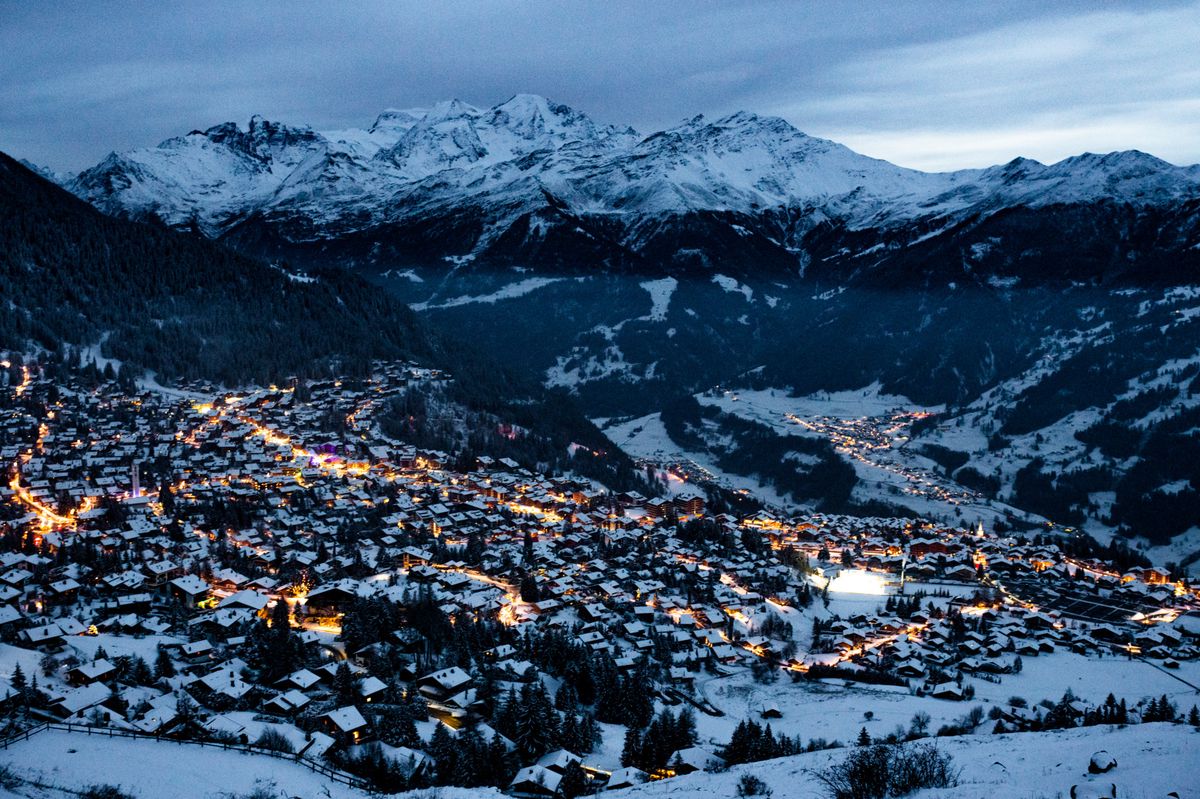 Portrait d'acteurs touristiques de la station de Verbier. La dite station attend les décisions du conseil fédéral sur les conditions d'ouvertures liés au Covid à propos des remontes mécanique et de la saison 2021.
Sur l'image: Illustration de la station avant le départ de la saison d'hiver.