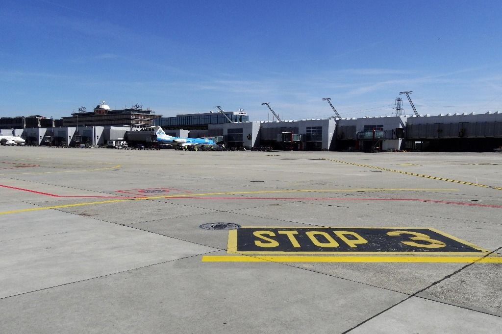 Un stand d'échange de Samsung avant d'embarquer à Cointrin