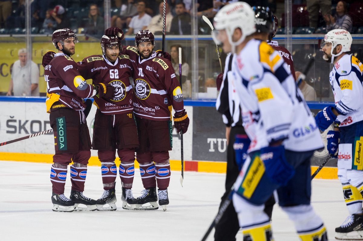 Joie GSHC après le 4-1 de Mike Voellmin (GSHC), Simon Le Coultre (GSHC), Mike Voellmin (GSHC), Josh Jooris (GSHC), pendant le match entre le Geneve-Servette Hockey Club et le EHC Kloten comptant pour le championnat de National League, le mardi 3 octobre 2023 a la Patinoire des Vernets, a Geneve (Bastien Gallay / GallayPhoto)