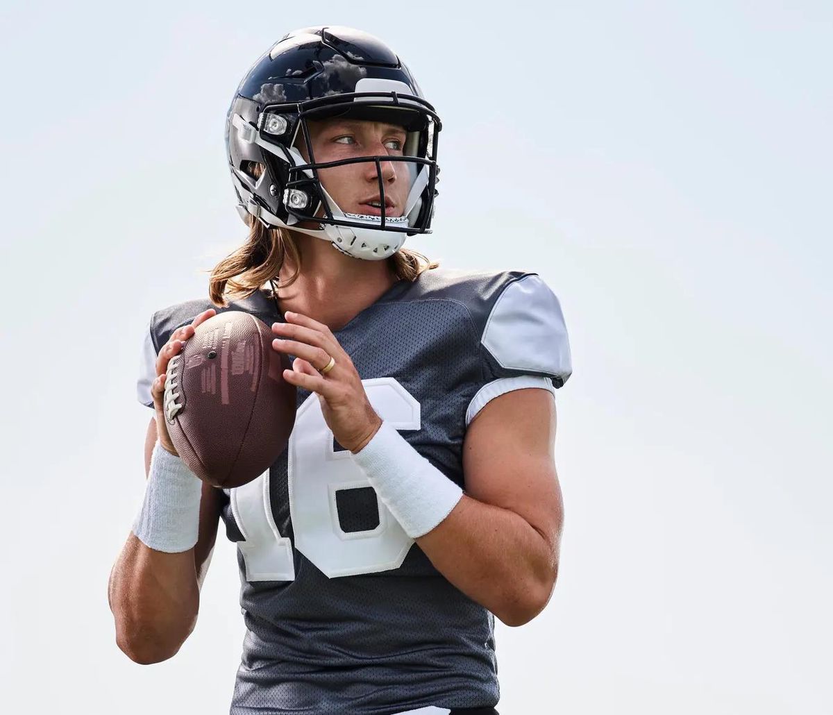 Trevor Lawrence, le quarterback des Jacksonville Jaguars et ambassadeur Breitling.