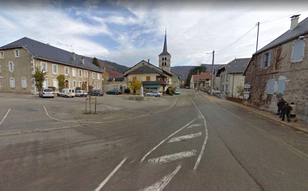 La collision s’est produite sur le territoire de la commune de Haut-Valromey, dans l’Ain.