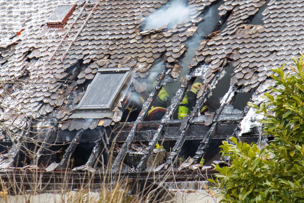 L’instabilité de la maison détruite par les flammes a compliqué les recherches.
