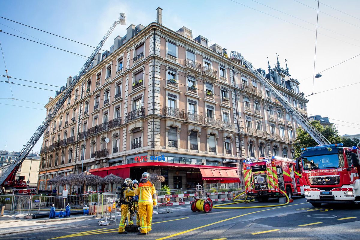 Le feu a pris au 27 de la rue de l’Arquebuse et il s’est propagé sous les toits. 
